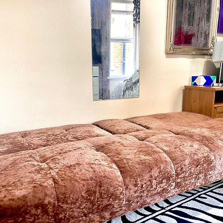 לונדון Comfy Double Bedroom With A Private Toilet מראה חיצוני תמונה