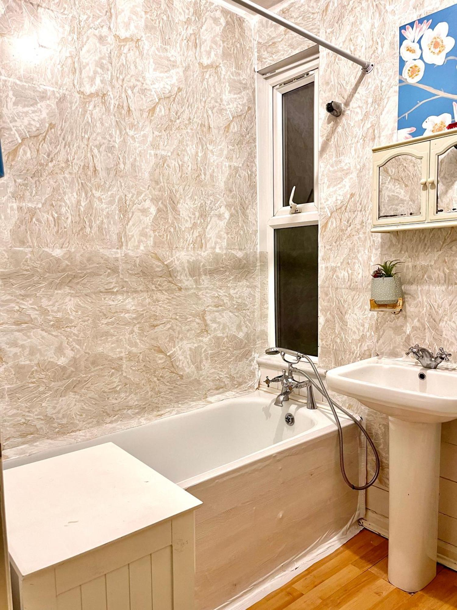 לונדון Comfy Double Bedroom With A Private Toilet מראה חיצוני תמונה