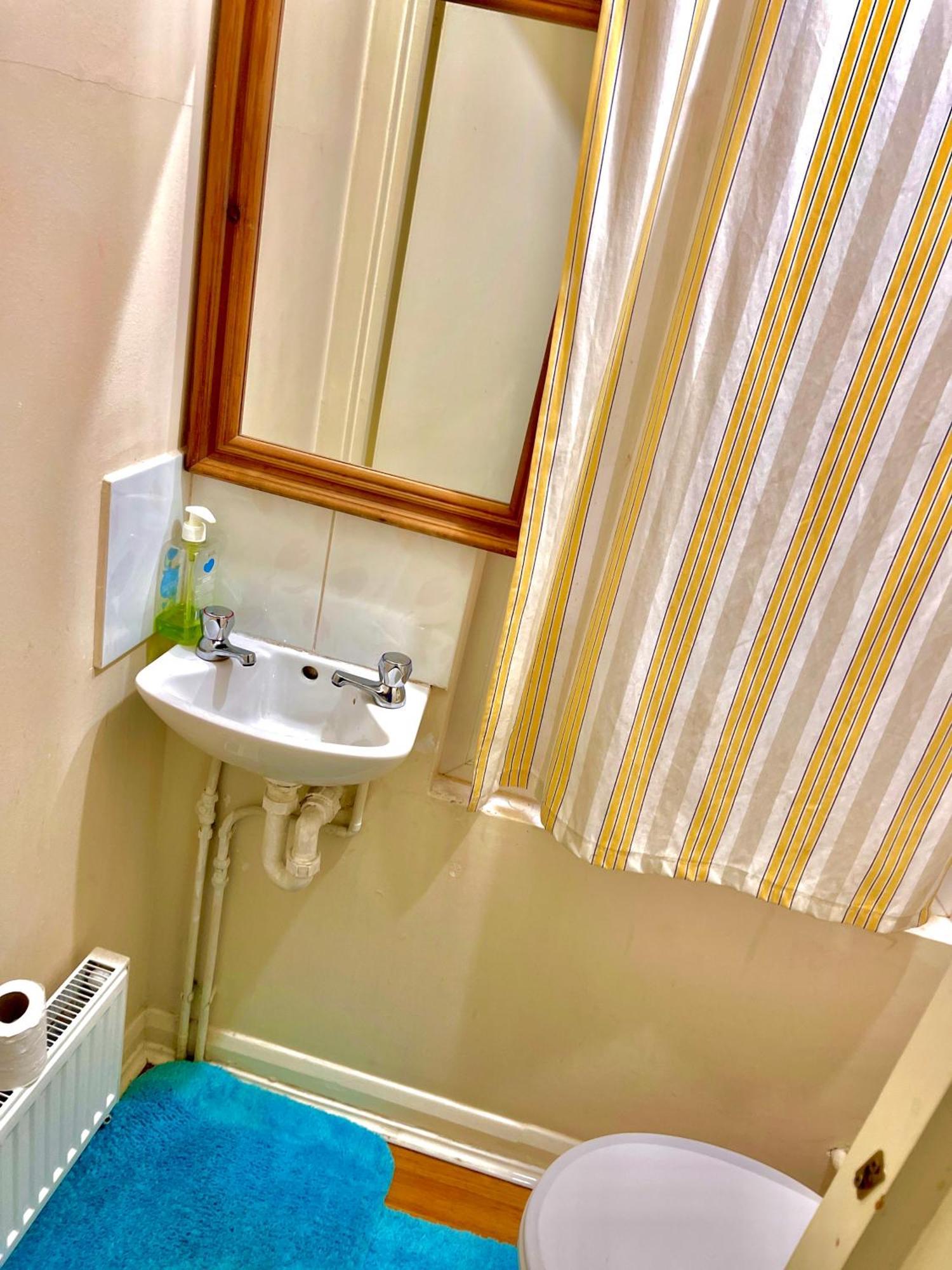 לונדון Comfy Double Bedroom With A Private Toilet מראה חיצוני תמונה