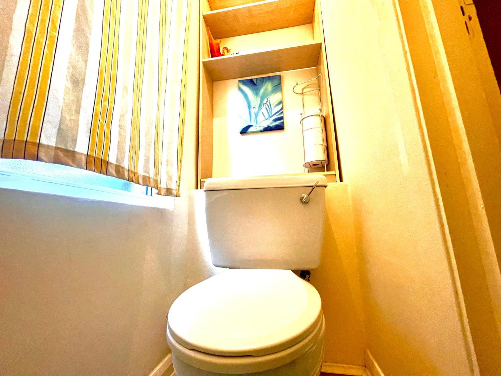 לונדון Comfy Double Bedroom With A Private Toilet מראה חיצוני תמונה