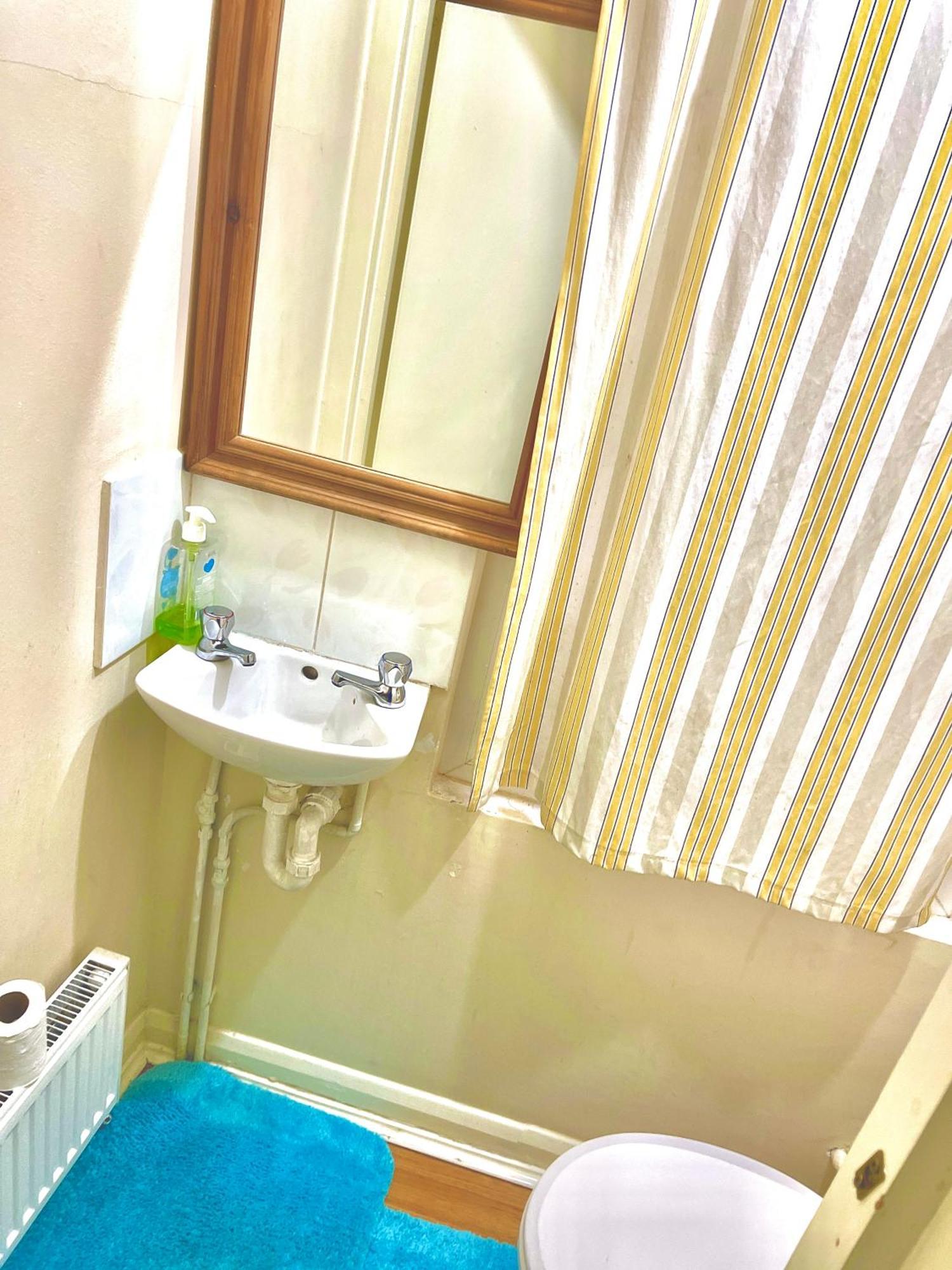 לונדון Comfy Double Bedroom With A Private Toilet מראה חיצוני תמונה